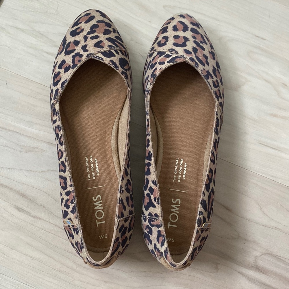 TOMS Julie almond toe flat